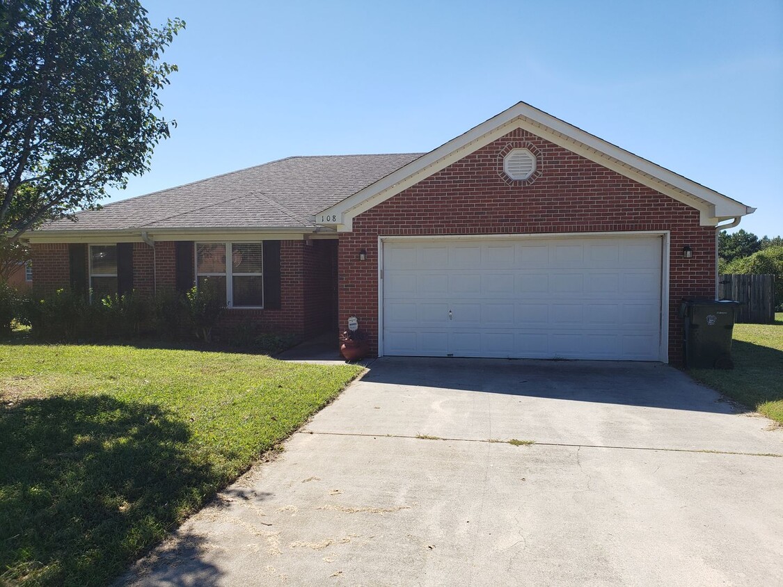 Foto principal - Beautiful Full Brick Ranch!