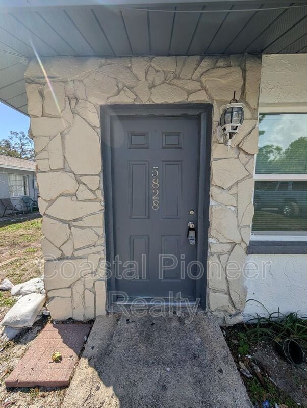Building Photo - 5828 3rd St E