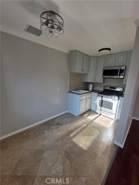 Building Photo - 208 W 90th St