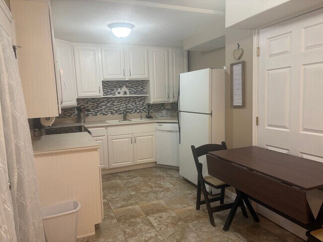 Building Photo - 9885 Deep Creek Dr