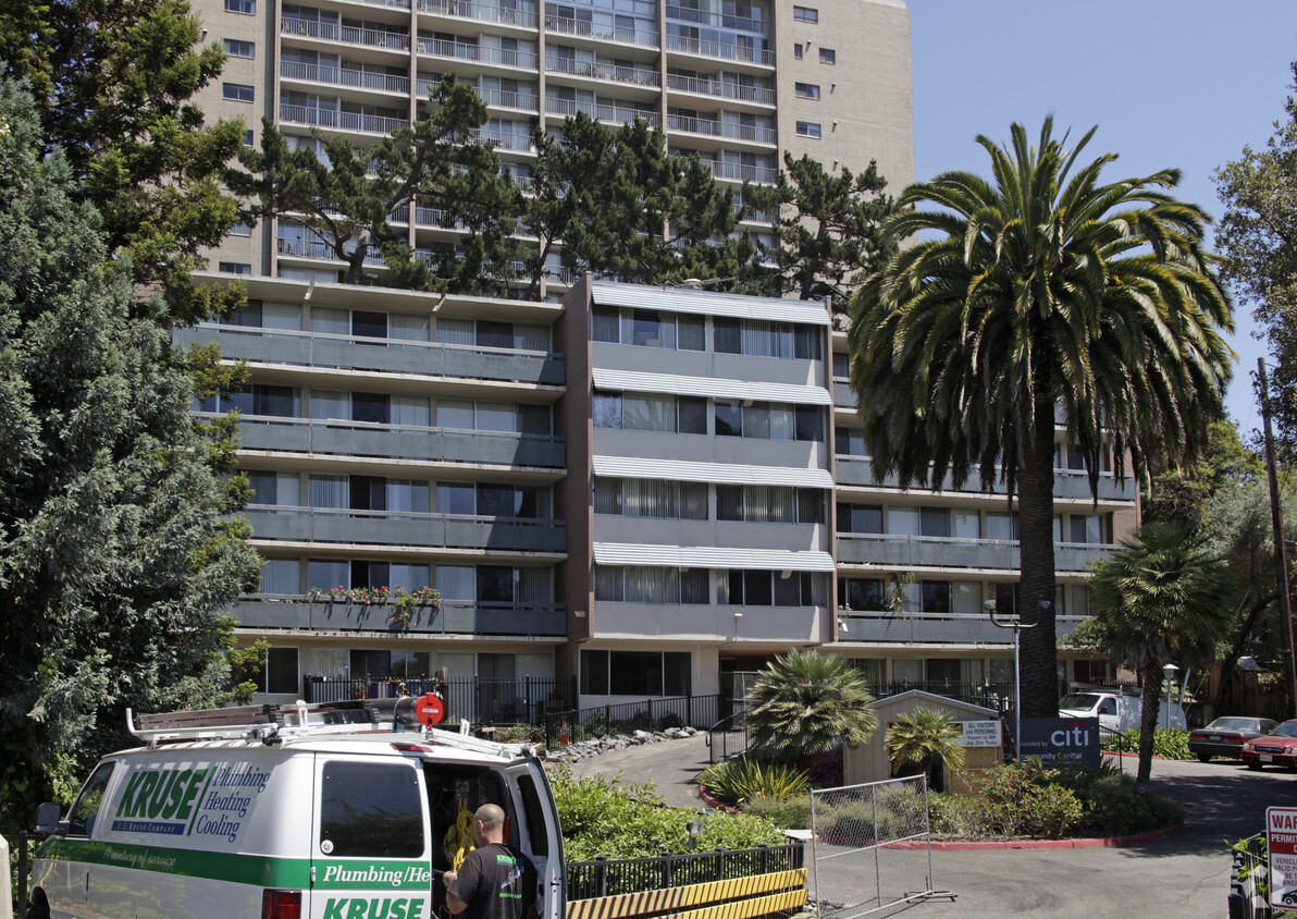 Primary Photo - Glen Brook Terrace