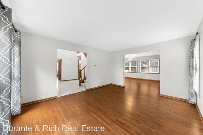 Building Photo - 4 br, 2.5 bath House - 520 Old Country Way