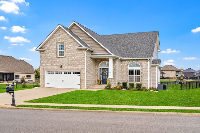 Building Photo - Pet Friendly Four Bedroom with Bonus!