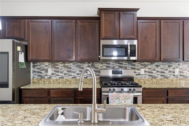 Foto del edificio - 296 Maple Brook Dr