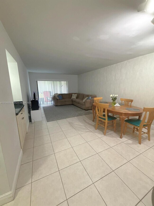 Foto del edificio - 9440 SW 8th St