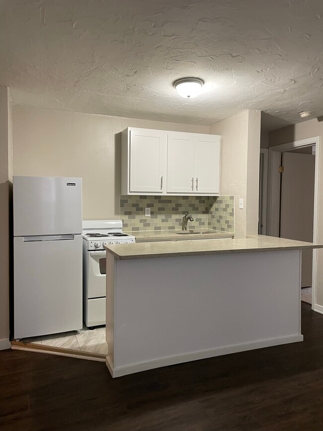 306 Craft Ave Unit 4 - The Oaks Apartments