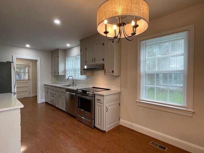 Foto del edificio - Everything you’ve been dreaming of is here. Lease today!