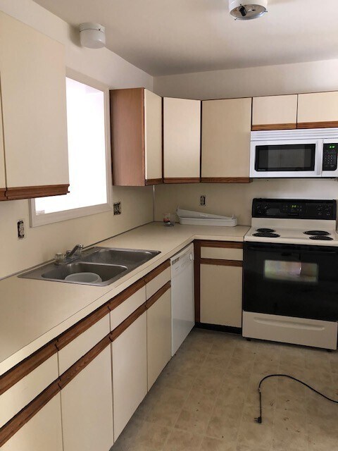 Building Photo - 106 Treetops Dr