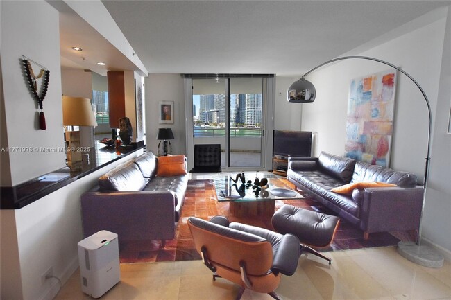 Building Photo - 888 Brickell Key Dr