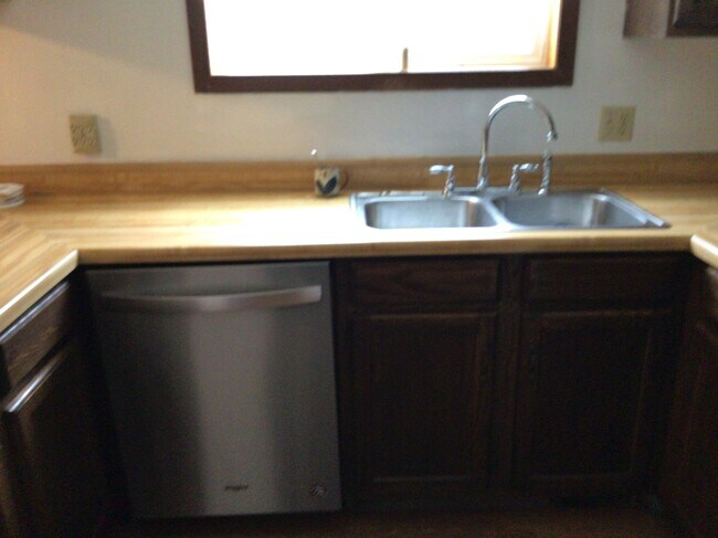 Building Photo - 2017 Sherri Ct