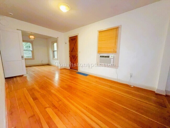 Building Photo - 2BD | 1BA Single Family Home in Woodlawn N...