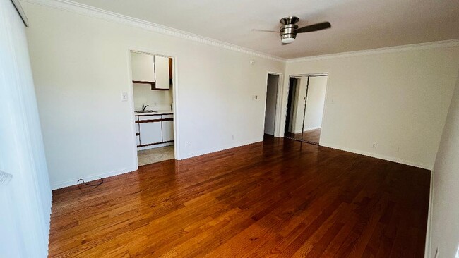 Foto del edificio - 859 S Sherbourne Dr