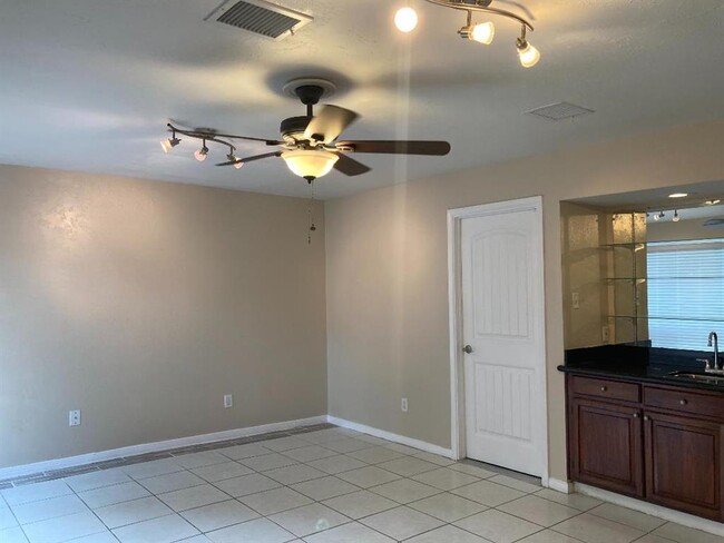Building Photo - 13115 Creekside Park Dr
