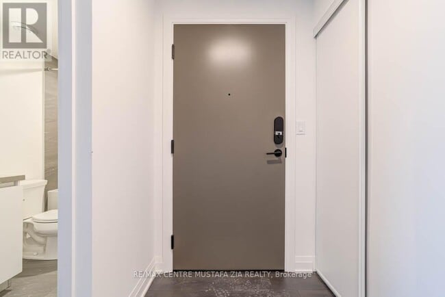 Photo du bâtiment - 4015 The Exchange