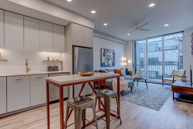 Building Photo - Luxury One Bedroom on Division near Salt &...