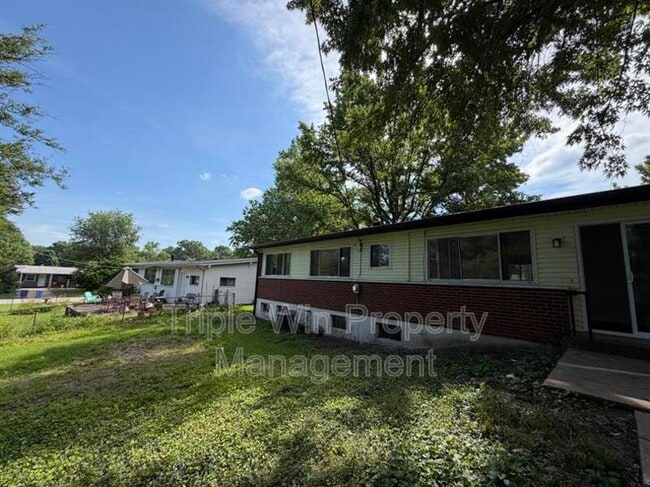Building Photo - 945 Paddock Dr