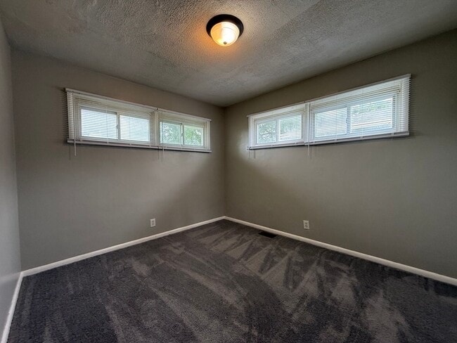 Building Photo - 3511 S Ebright St