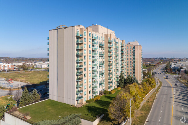 Building Photo - 11-39 Oneida Cres