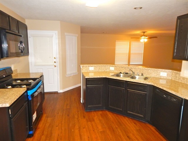 Foto del edificio - 847 Darbydale Crossing Ln