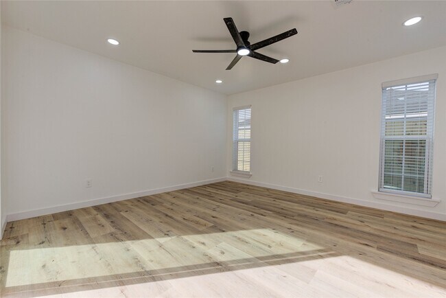 Foto del edificio - 3223 Cherry Hills Dr