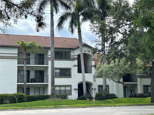 Building Photo - 530 S Park Rd