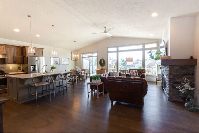 Building Photo - 7104 S Pheasant Ridge Dr
