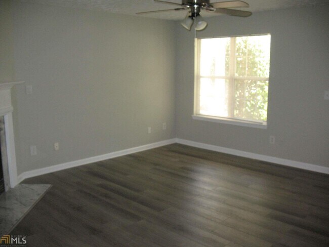 Building Photo - 980 Melrose Park Pl NW