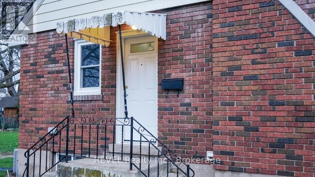 Building Photo - 22 Greenwood Ave