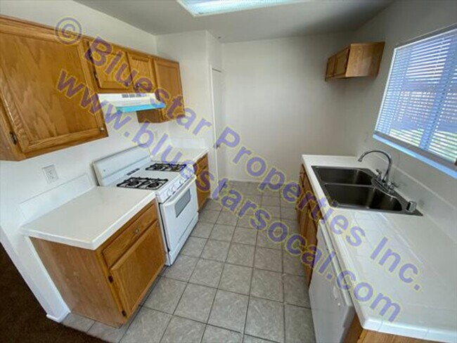 Building Photo - Just listed 3 bedroom/2 Bath