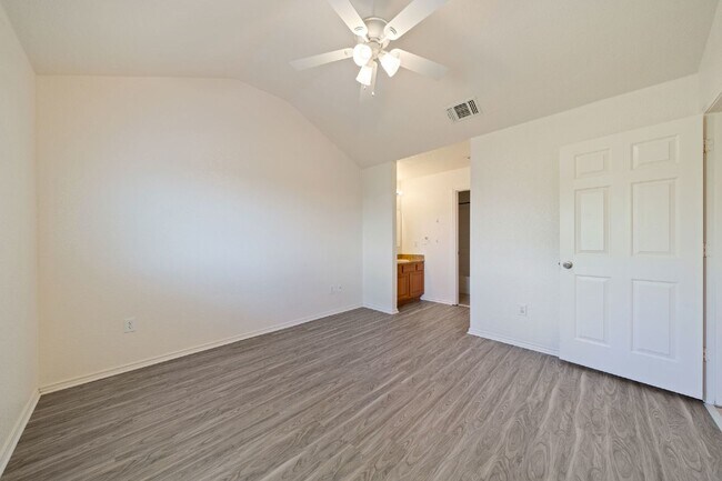 Foto del edificio - Beautiful 3/2 for Rent. Master on first fl...