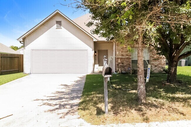 Building Photo - 8584 Dover Dr