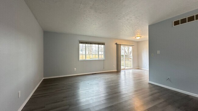 Foto del edificio - 501-503 S Village Court