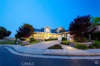Building Photo - 12 San Remo