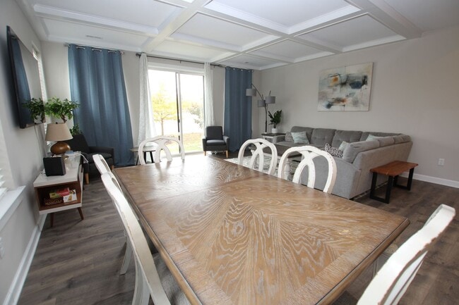 Foto del edificio - Like New End Unit Townhouse!