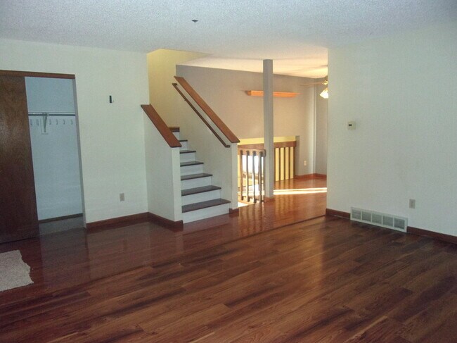 Building Photo - 2525 Sunstone Dr