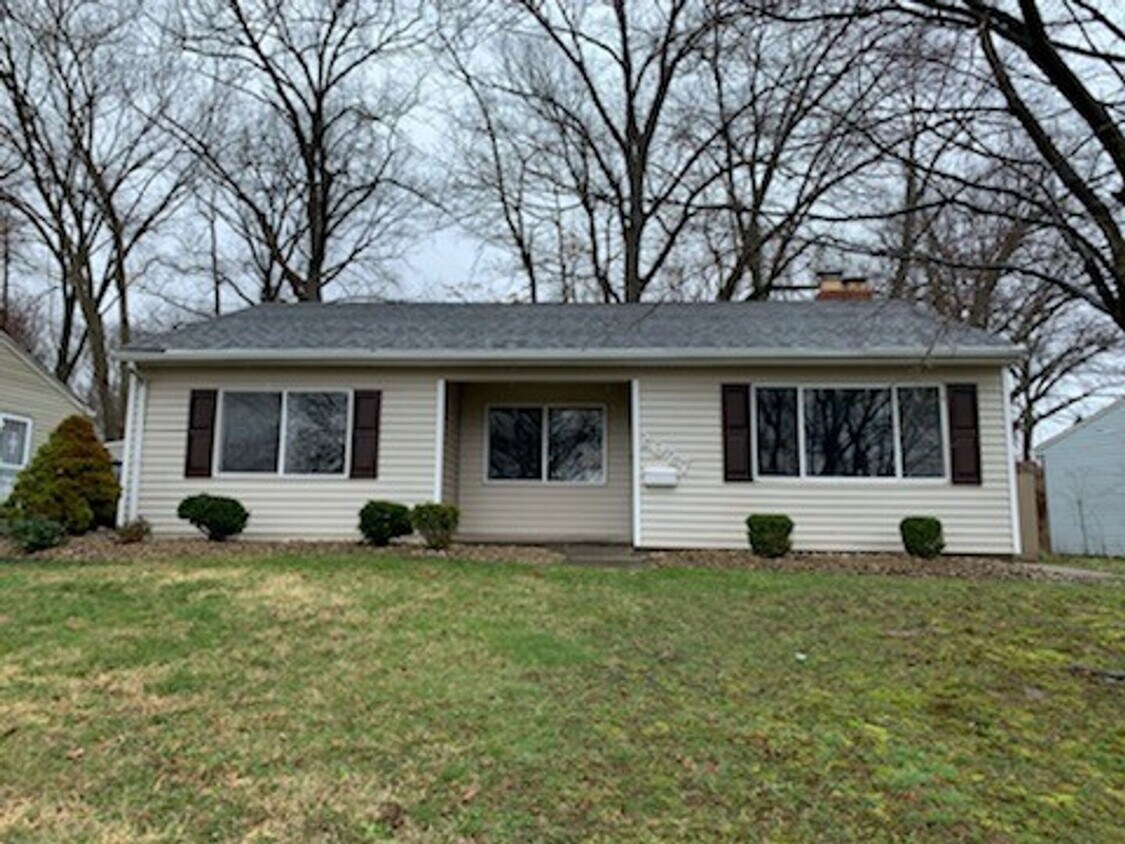 Primary Photo - 2 Bedroom 1 Bath Ranch For Rent