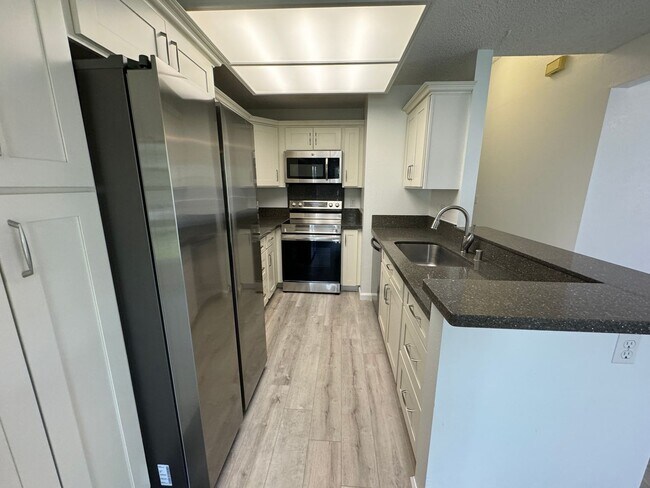 Building Photo - 468 Mananai Pl