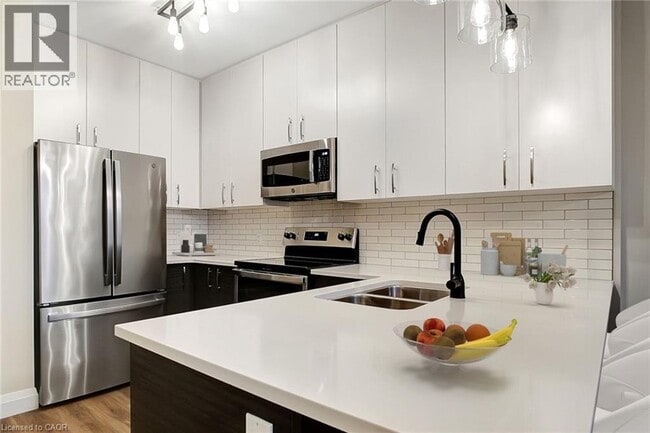 Building Photo - 15 Main St