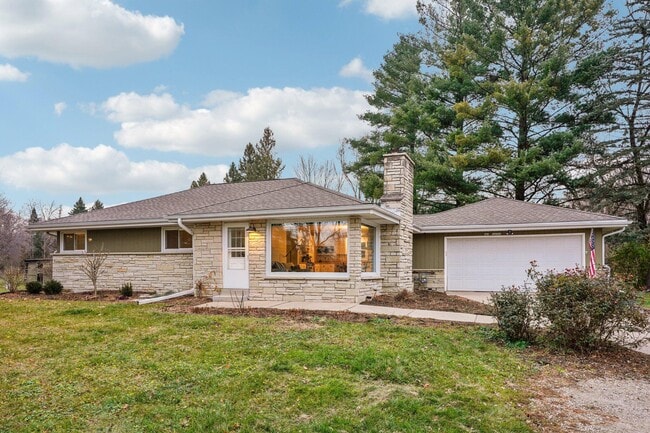 Foto del edificio - N45W24568 Lindsay Rd