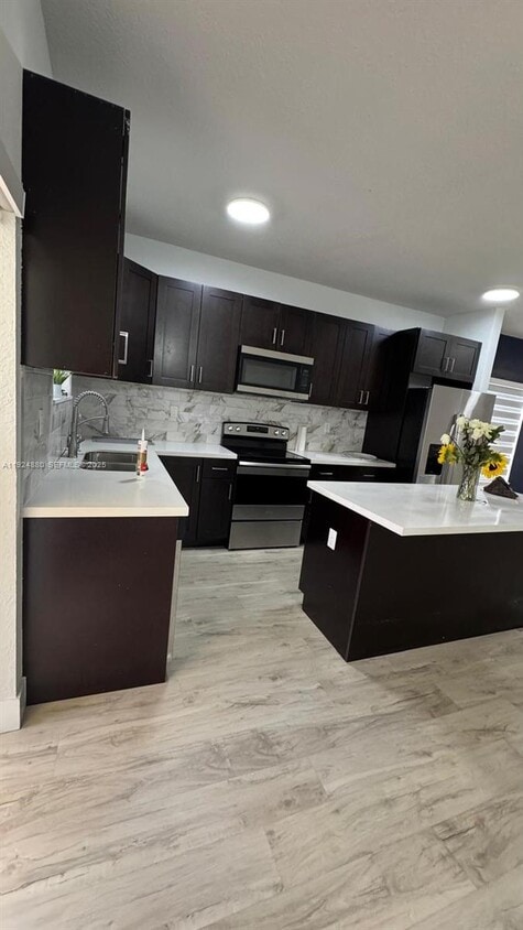 Foto principal - 22175 Miami Ave