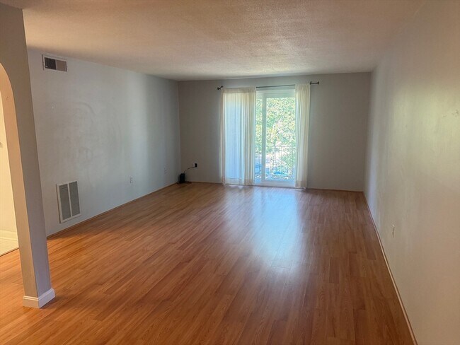 Foto del edificio - 9 Shadowbrook Ln