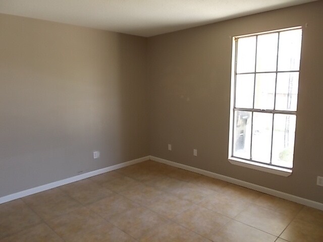 Building Photo - 13501 N Nemours St