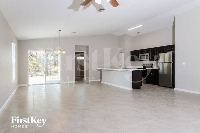 Building Photo - 2114 SW Biella Ave