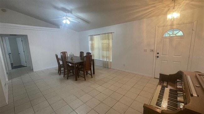 Foto del edificio - 32 Almond Dr