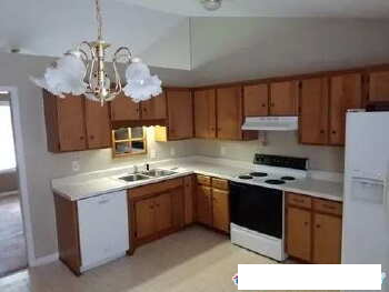 Foto del edificio - 805 Poplartree Ct