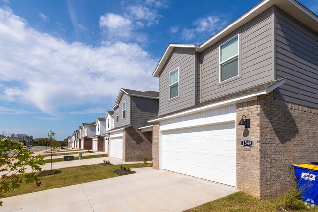 Building Photo - Flyway Meadows