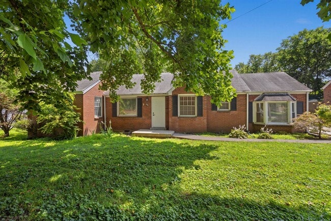 Building Photo - 1001 Horseshoe Dr