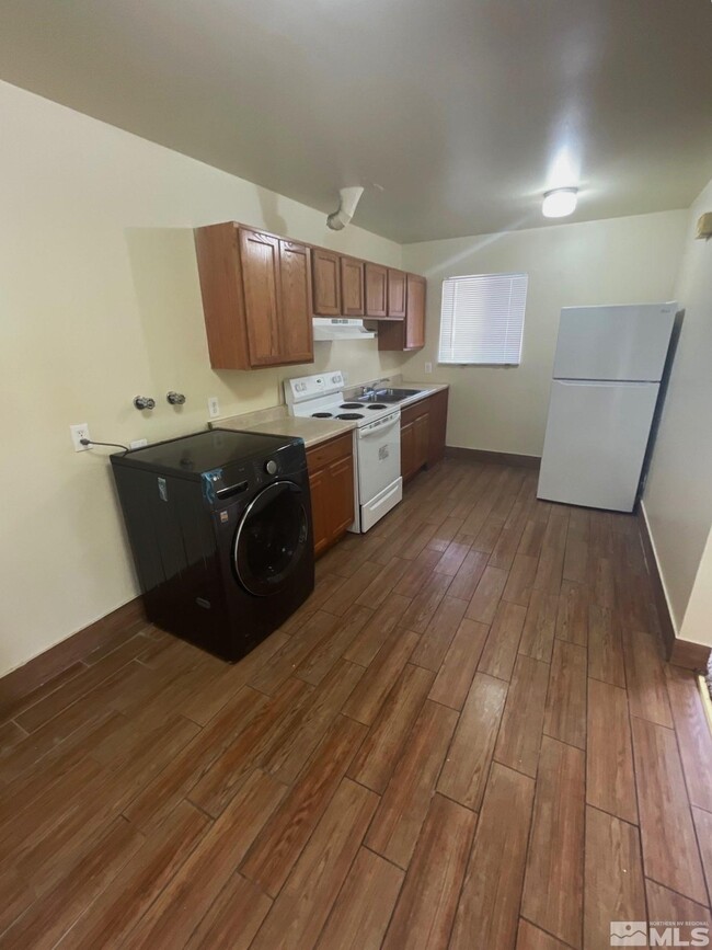 Building Photo - 854 G St