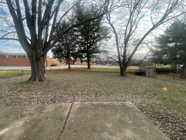 Building Photo - 2750 Morris Dr