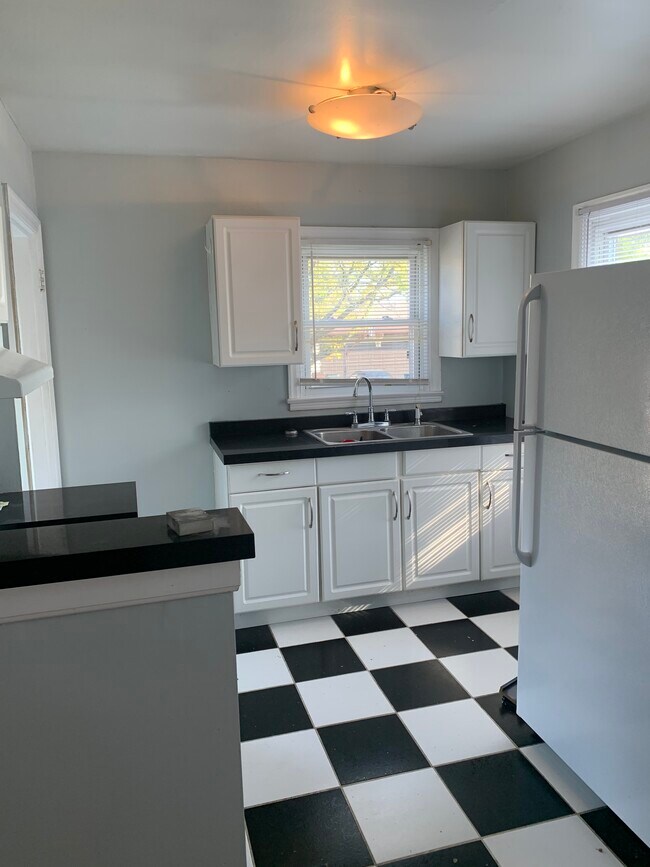 Foto del edificio - 7512 Plainfield Rd